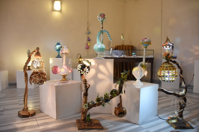 Bursa'da iki kardeş su kabağını gelir kapısına çevirdi